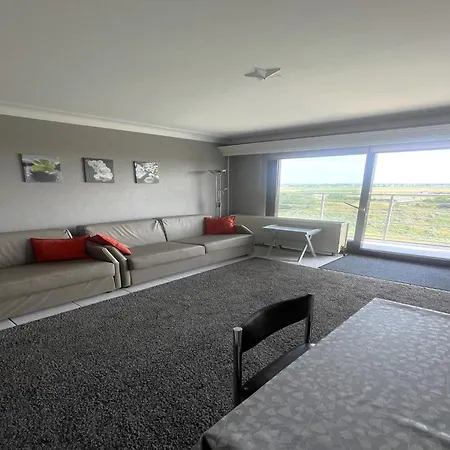 Apartment With Pool And Sea View *